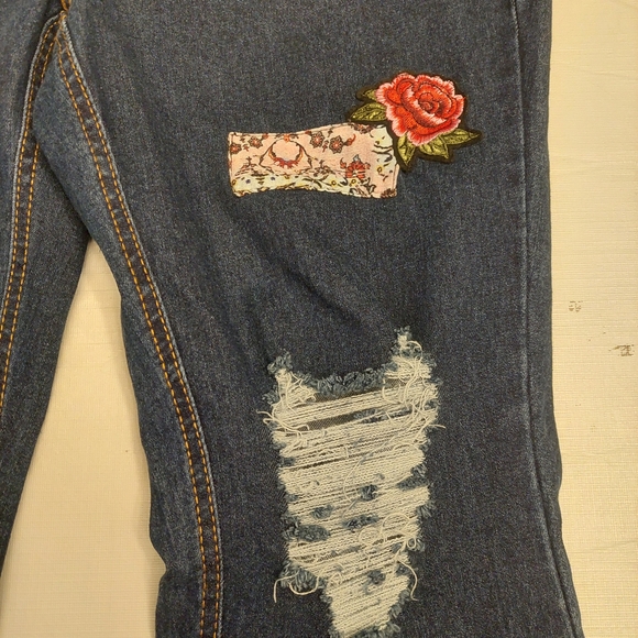 Mark. Haven Distressed Floral Embroidered Patch Dark Wash Denim Flare Jeans Sz 6 - Picture 6 of 14